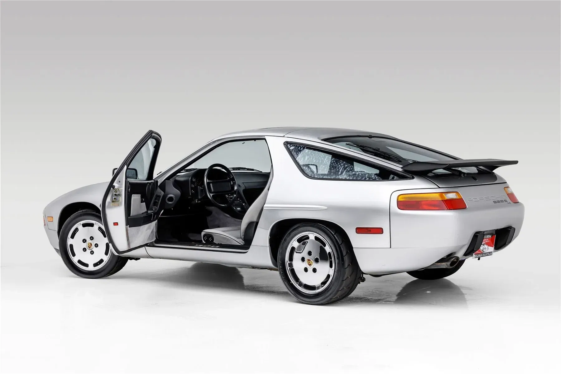 Porsche 928 Front View