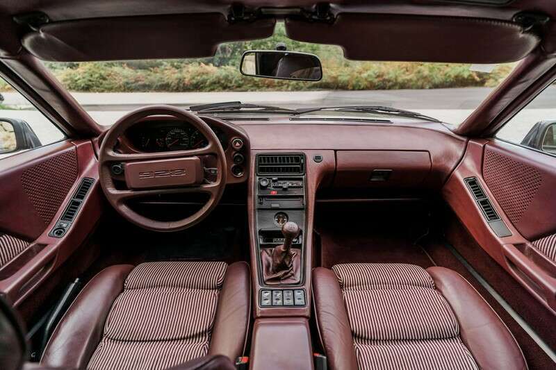 Porsche 928 Interior View